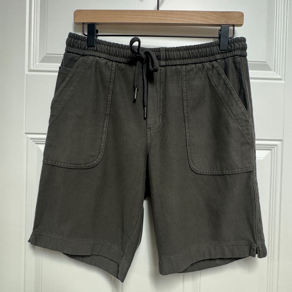 Athleta Farallon Bermuda Shorts, Cypress Green, Size 4